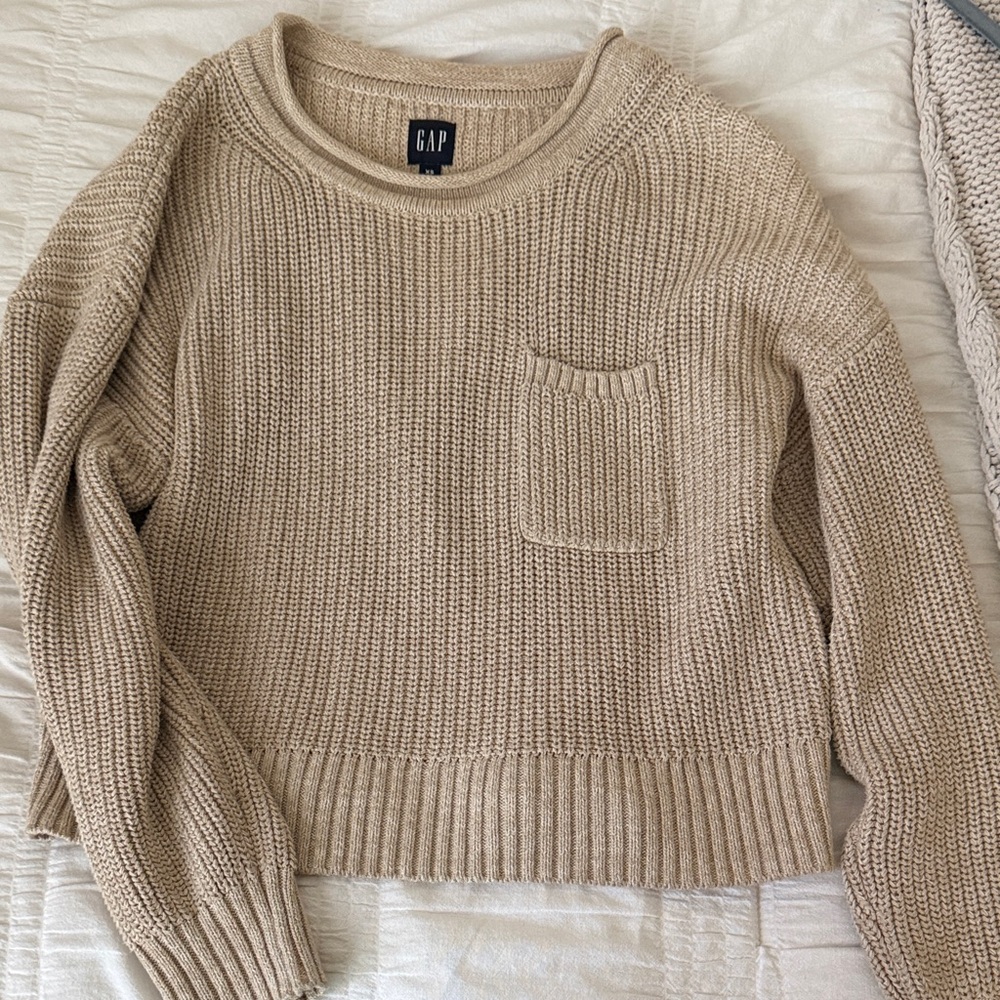 GAP Women's Beige Crew Neck Sweater